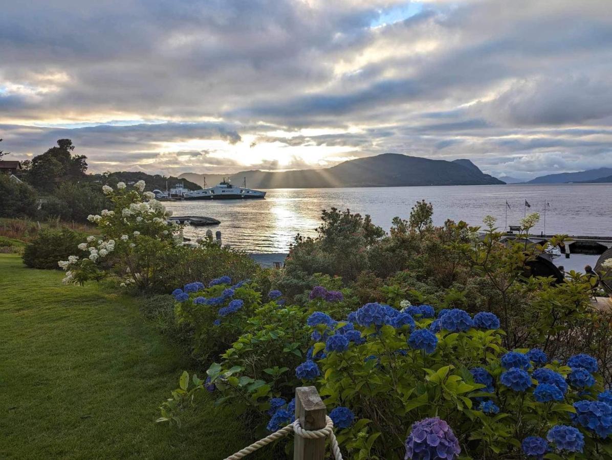 Smaken Av Ryfylke Event As Overnatting, Bygningen Drives Ikke Som Hotell Hjelmeland 외부 사진